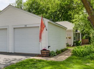 110 Bright Oaks Cir, Cary, IL 60013