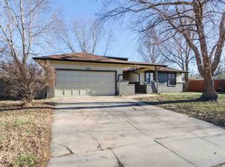 1033 S Cooper Ct, Wichita, KS 67207