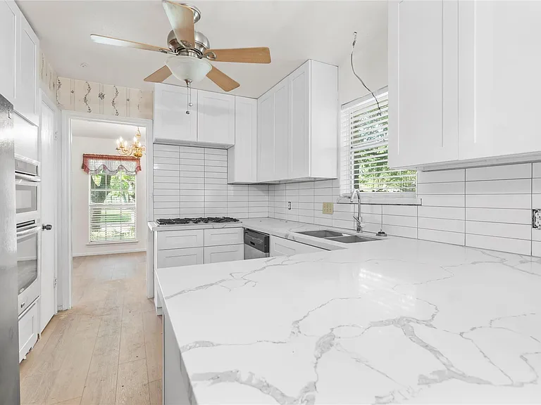 8903 Roos Rd — Photo 8