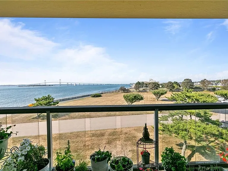 1204 Capella St S — Photo 3