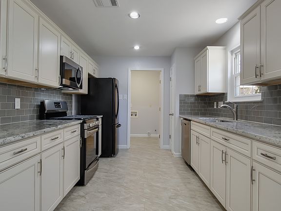 4th image of 7246 Flaming Forest St