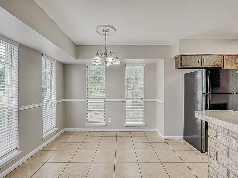 6610 Rowell Ct — Photo 6
