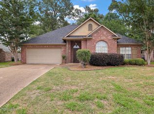 126 W Pinebrook Dr, Brandon, MS 39047