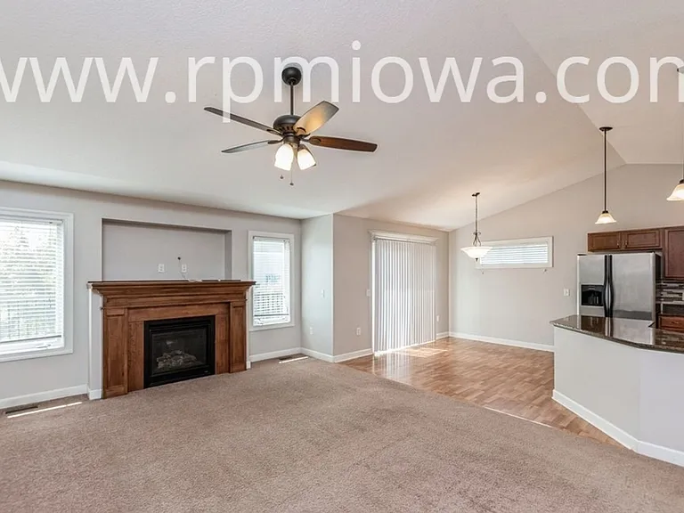 5016 NE Innsbruck Dr — Photo 2