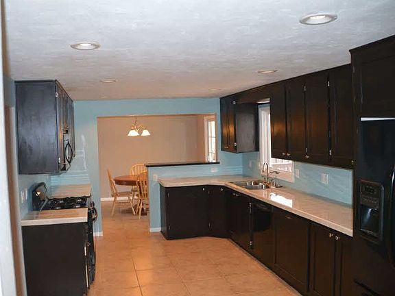 4th image of 502 Scott Dr