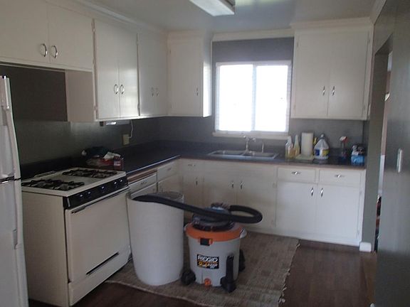 2nd image of 4815 E Balsam Dr