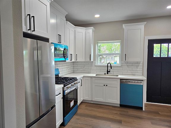 3rd image of 7830 Woodlyn Rd #B