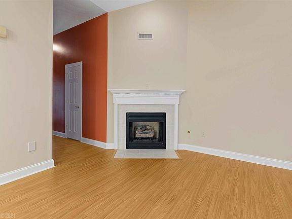5th image of 1020 Red Leaf Ct NW