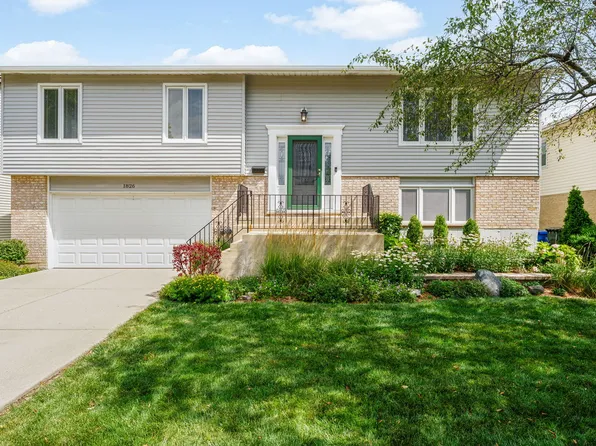 1826 W Catalpa Ln, Mount Prospect, IL 60056