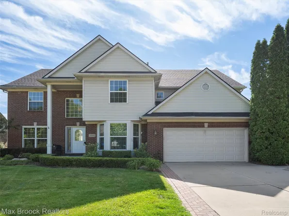 39104 Devonshire Ct, Harrison Township, MI 48045