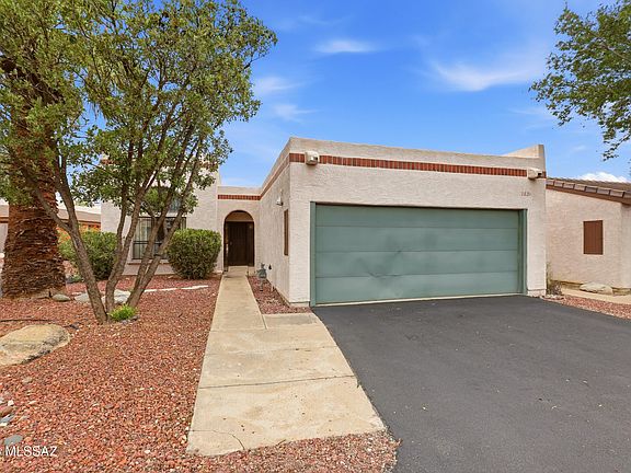 2nd image of 2821 E Weymouth Cir