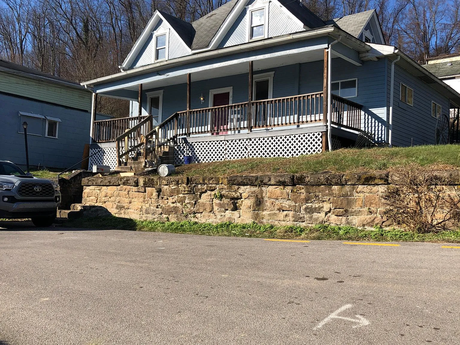 3 bed, 1100 sqft, $1,100 — Photo 1