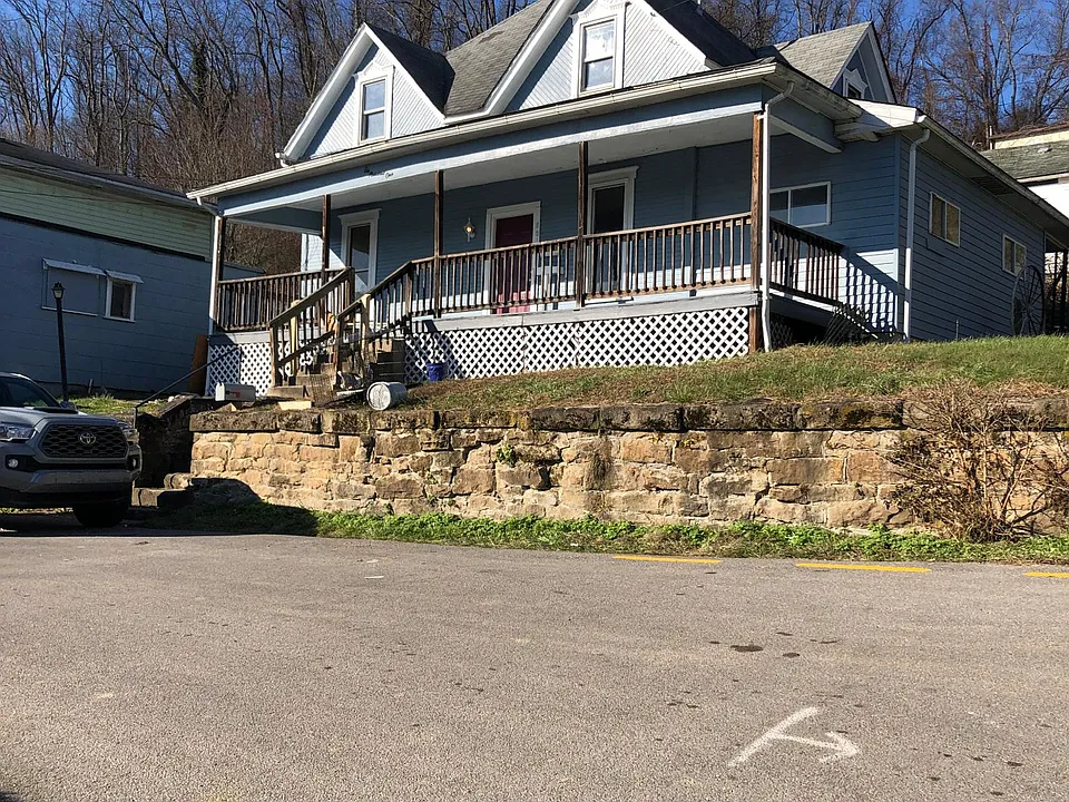 601 View Ave
