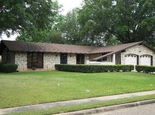 211 Camelia Ave, Hooks, TX 75561