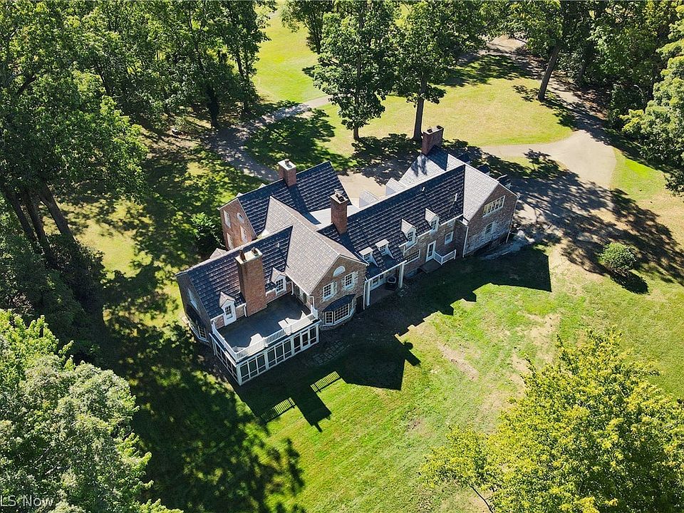 1st image of 1322 Springhill Ln NE