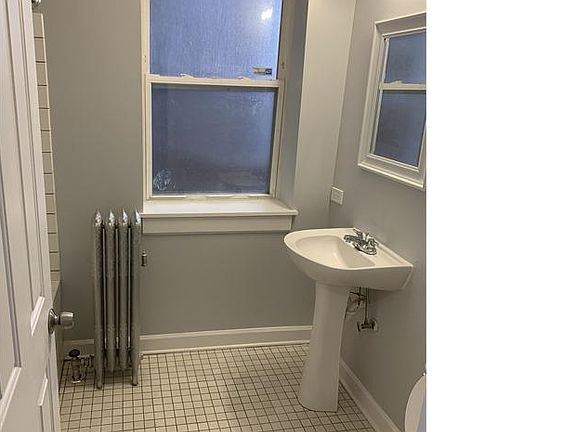 3rd image of 6437 S Kenwood Ave #21