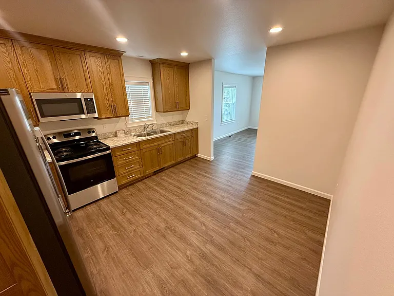 1329 Elm St — Photo 12