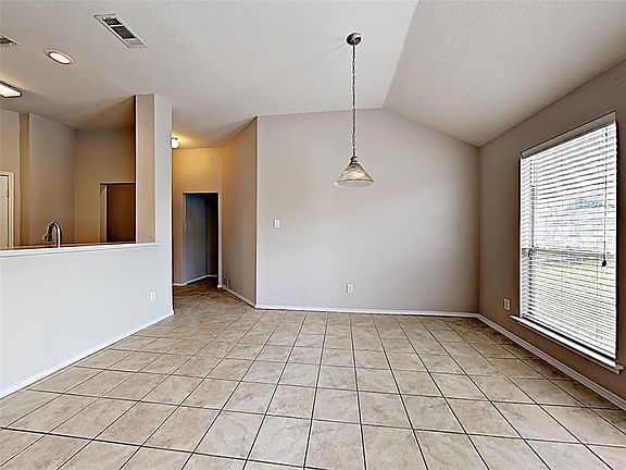 5th image of 14113 Esperanza Dr
