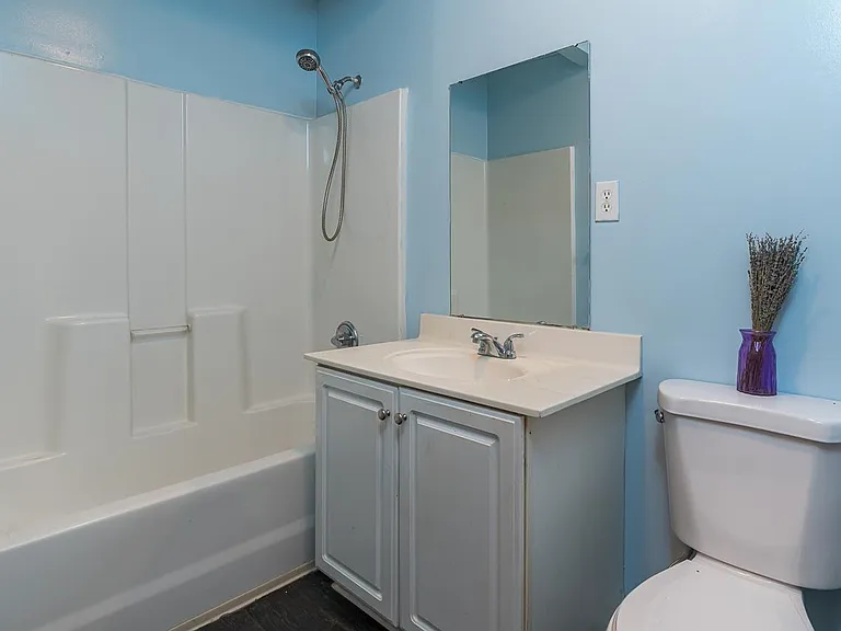 169 E Vine St #A — Photo 10