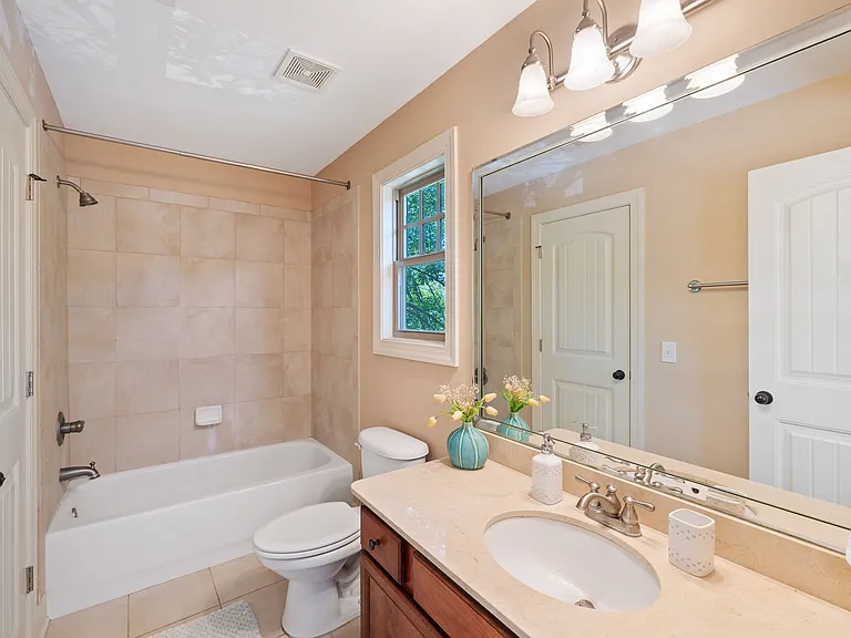 102 Mallard Dr #1A — Photo 42