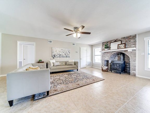 5th image of 107 Sharon Dr