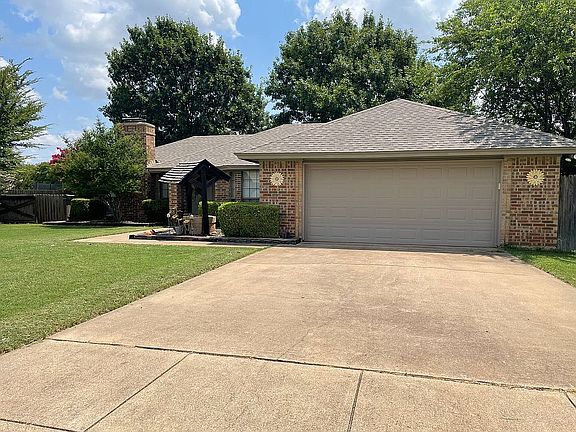 Driveway/Garage