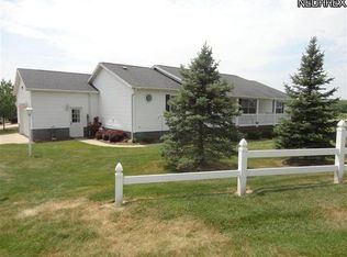 5665 Innkeeper St SE, Uhrichsville, OH 44683