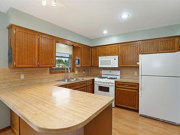 2nd image of 462 Woodburn St SW