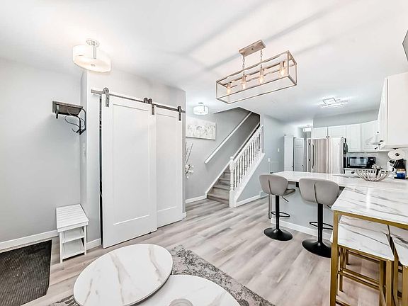 5th image of 1014 14th Ave SW #106