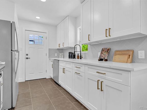 5th image of 828 Irving Street