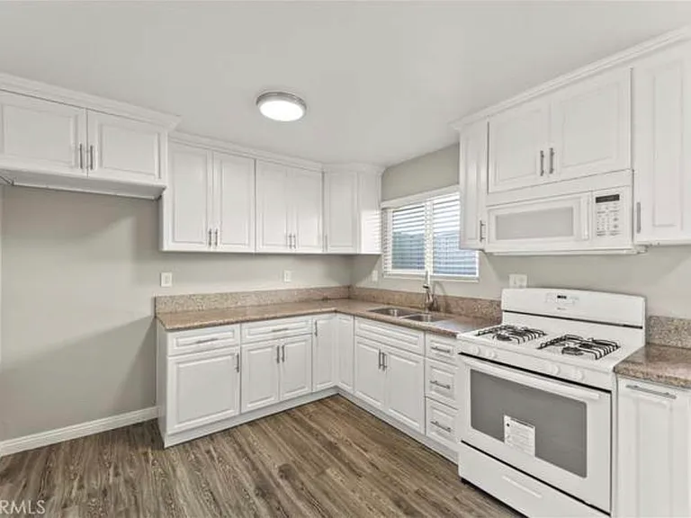 15582 Boleyn Cir #B — Photo 3