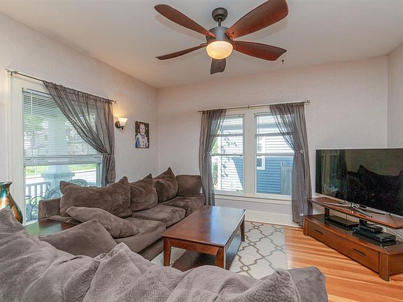 5th image of 520 E 29th St