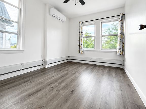 3rd image of 36 Butler Pl