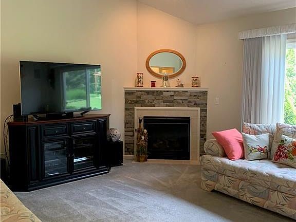 4th image of 5544 Saint Thomas Ln #42