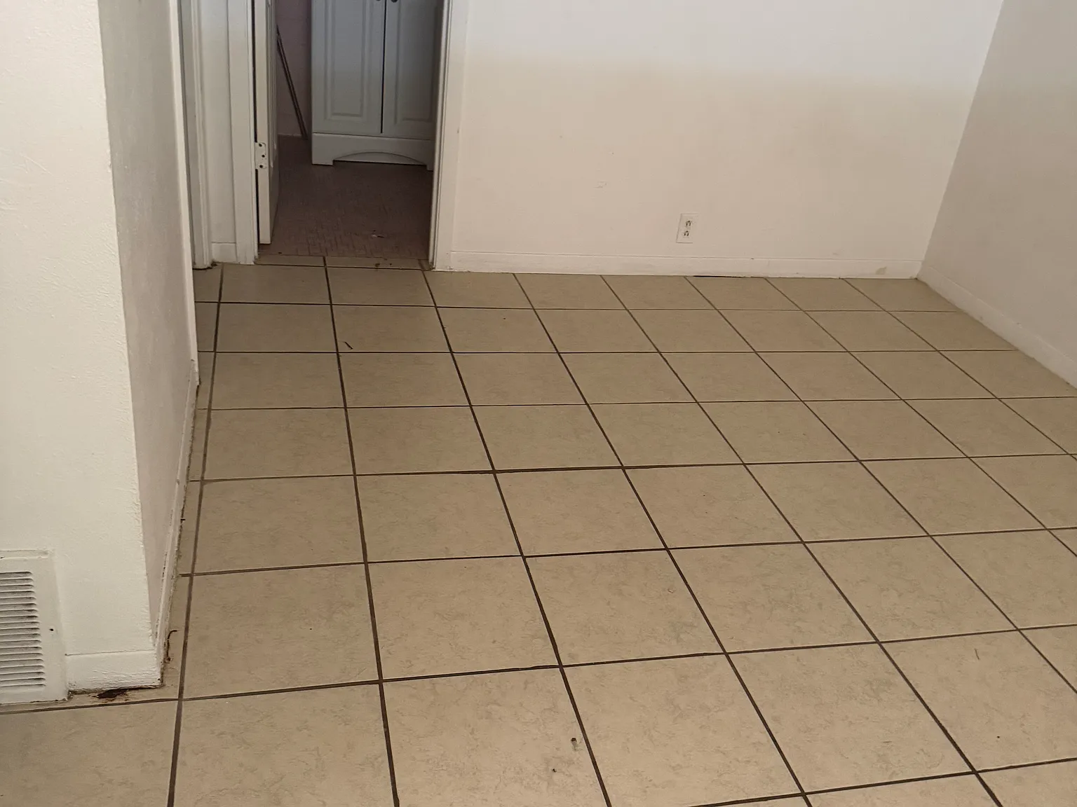 414 E Avenue A — Photo 2