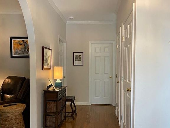 4th image of 617 SE Evergreen Dr