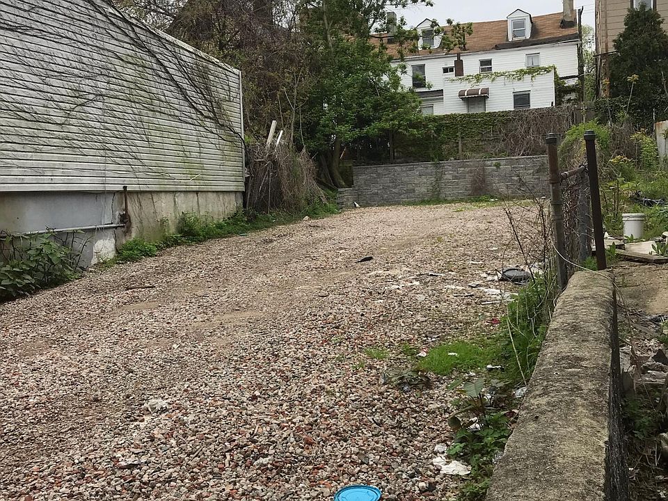 1st image of 102 Montgomery Ave