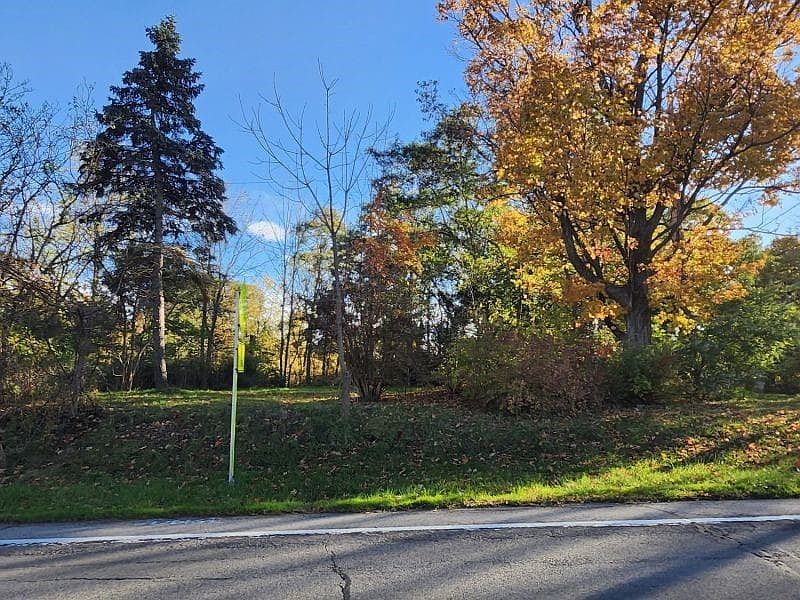 2nd image of 3278 W Lake Rd