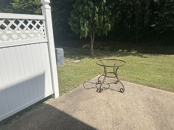 4th image of 702 Mill Springs Dr