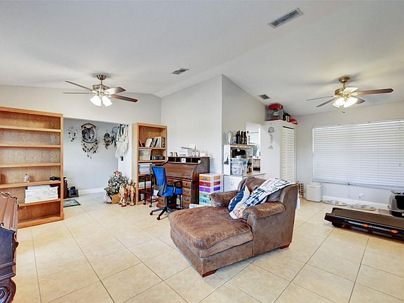 5th image of 1073 SW 25th Avenue