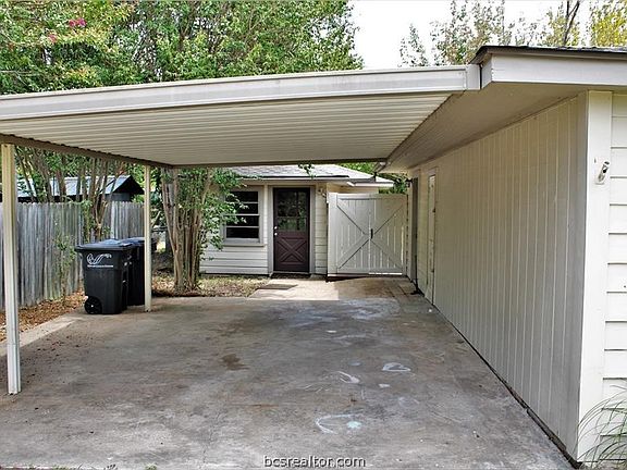4th image of 302 Francis Dr