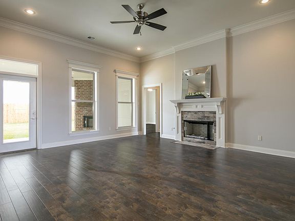 3rd image of 402 Misty Wind Dr