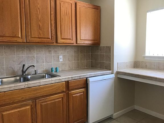 3rd image of 748 Sutter Ave