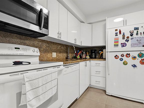 4th image of 20301 W Country Club Dr APT 922