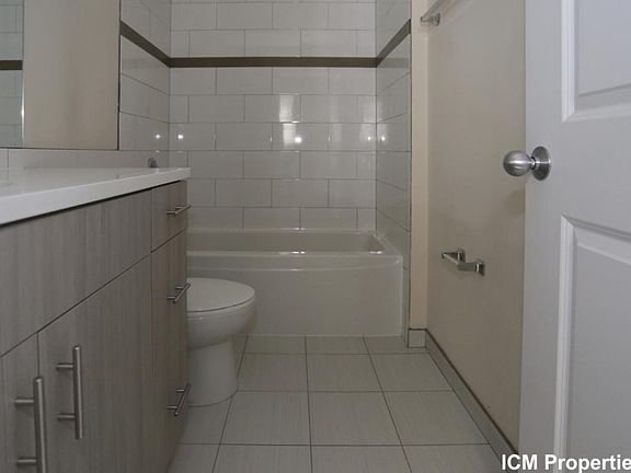5th image of 3709 N Wilton Ave #3B