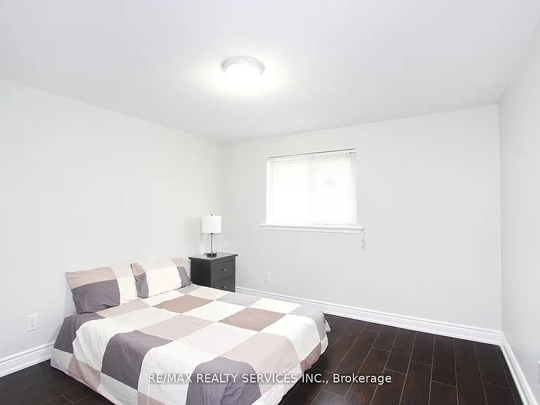 185 Earnscliffe Cir — Photo 34