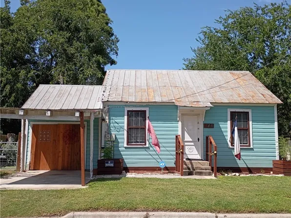 606 E Newman St, Cuero, TX 77954