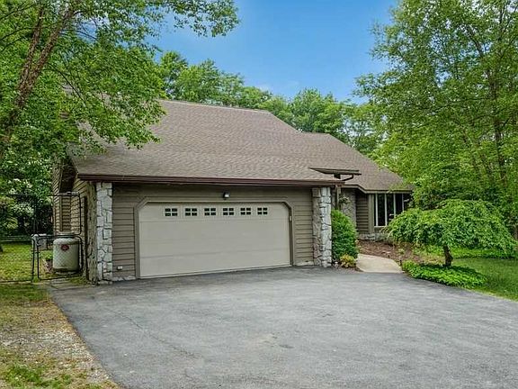 4th image of 2 Laurel Park Rd