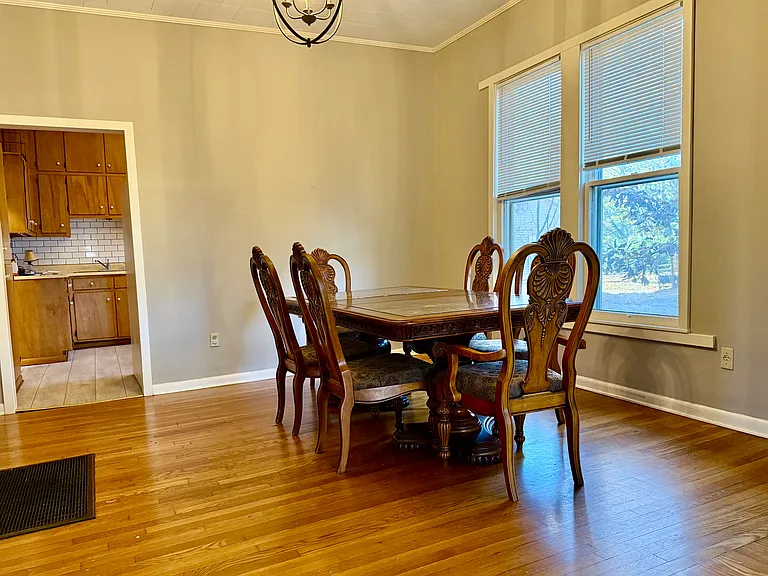 652 Howell St — Photo 3