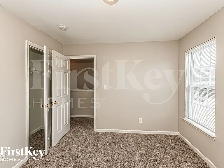 809 Hounds Chase Dr — Photo 13